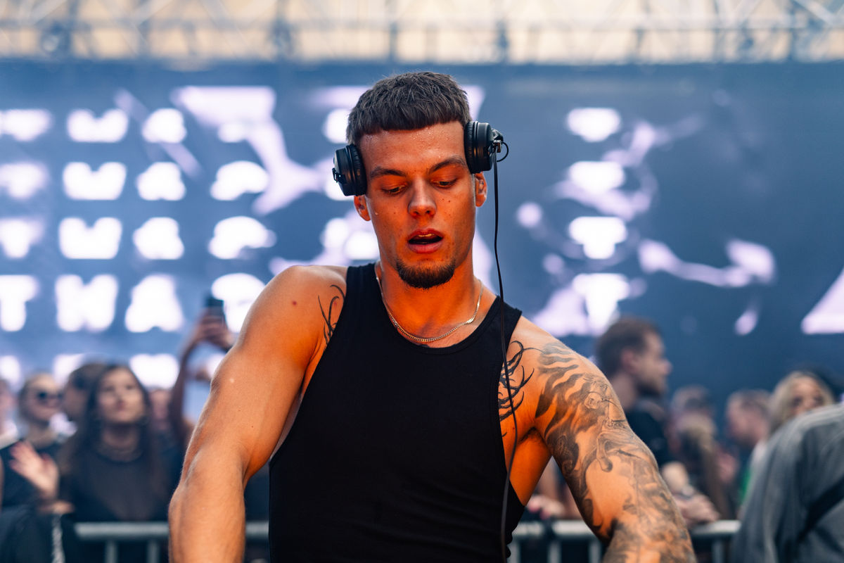 Loading... just a sec